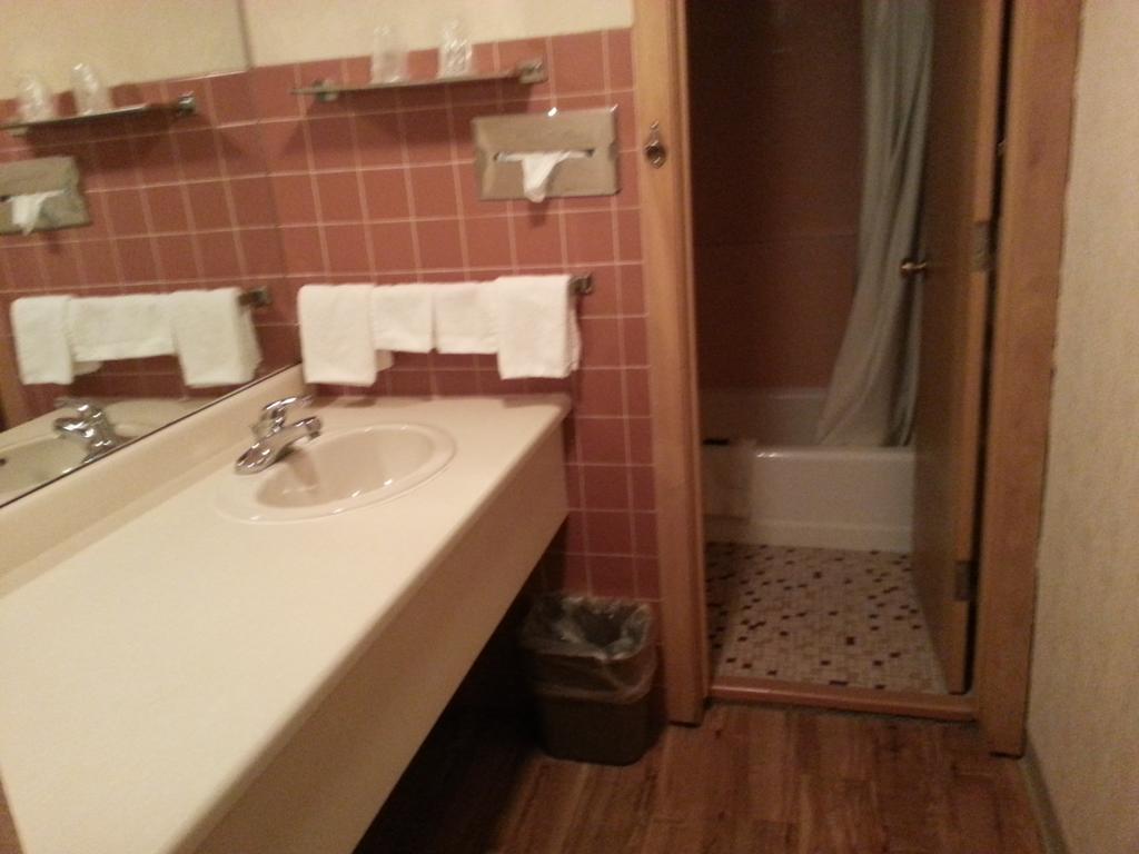 Mid Town Motel Great Falls Room photo