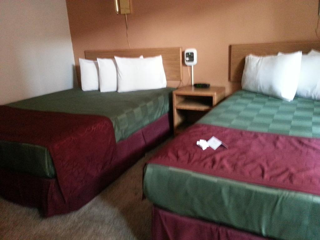 Mid Town Motel Great Falls Room photo